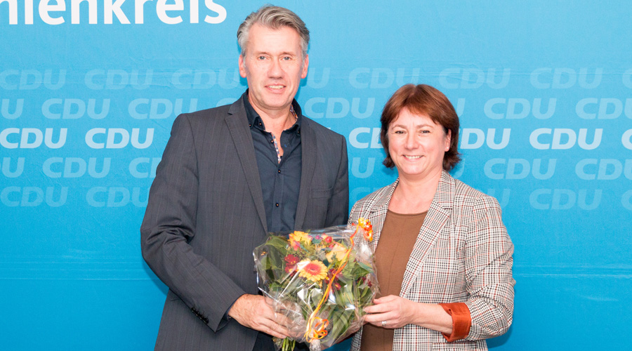 Dr. Bert Honsel zusammen mit der Rahdener CDU-Stadtverbandsvorsitzenden Bianca Winkelmann MdL Dr. Bert Honsel zusammen mit der Rahdener CDU-Stadtverbandsvorsitzenden Bianca Winkelmann MdL